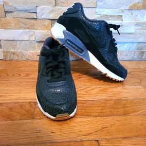 Black and White 90's Nike Air Max